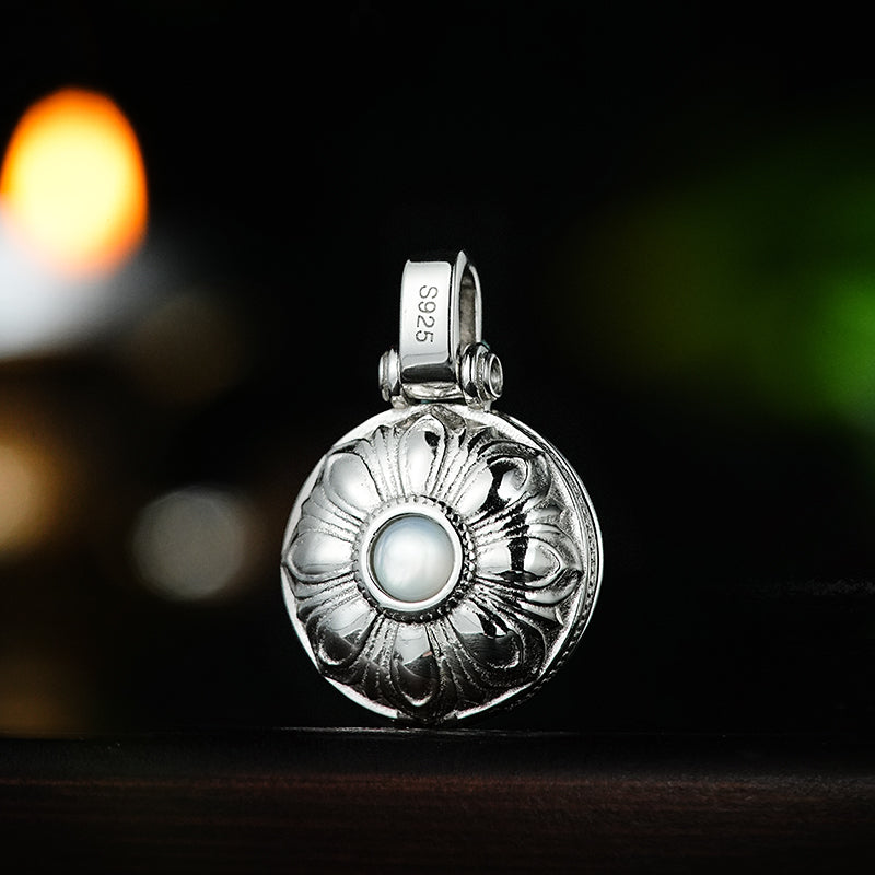 Akasagarbha Bodhisattva Green Agate Sterling Silver Gawu Box Necklace