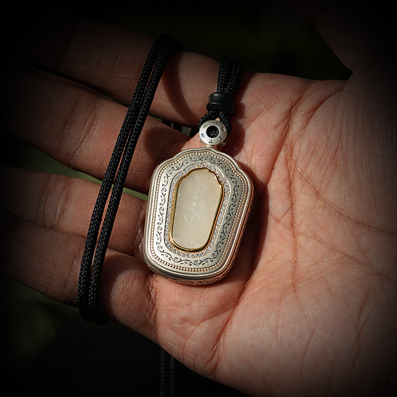 Manjusri Bodhisattva Nanhong Hetian Jade Pendant (Zodiac: Rabbit)